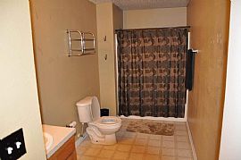 Cute Signle Family 3 Beds 2 Baths Ready to Be Your Home in Jacksonville, FL (Photo 7 of 11)