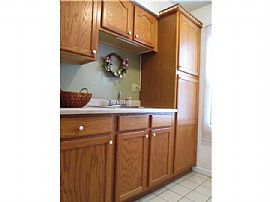 Enjoy Townhouse/condo Living in This 2-Bedroom Private End Unit in Pittsburgh, PA (Photo 5 of 8)