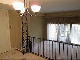 Enjoy Townhouse/condo Living in This 2-Bedroom Private End Unit in Pittsburgh, PA