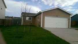 Cozy 3 Bedroom 2 Bath in Cheyenne, WY (Photo 2 of 12)
