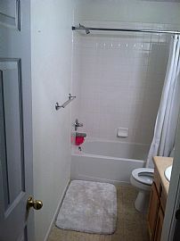 Cozy 3 Bedroom 2 Bath in Cheyenne, WY (Photo 8 of 12)