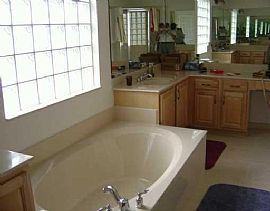 5 Bed, 4.0 Bath, 3465 Sqft, $2,200 in Boynton Beach, FL (Photo 9 of 10)