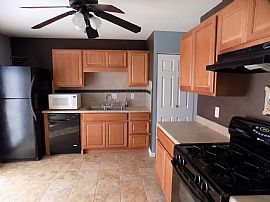 Cute 3-Bed/2-Bath Move-In Ready Home in Belleville, IL (Photo 2 of 10)