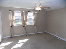 Cute 3-Bed/2-Bath Move-In Ready Home in Belleville, IL (Photo 3 of 10)