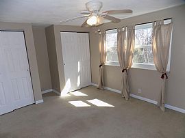 Cute 3-Bed/2-Bath Move-In Ready Home in Belleville, IL (Photo 4 of 10)