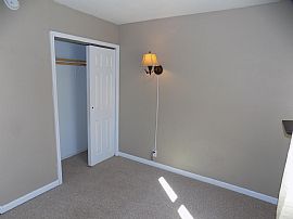 Cute 3-Bed/2-Bath Move-In Ready Home in Belleville, IL (Photo 9 of 10)