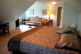 4 Bed 2 Full Bath Fully Furnished Seasonal Rental Home in Southwest Harbor, ME (Photo 10 of 12)