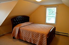 4 Bed 2 Full Bath Fully Furnished Seasonal Rental Home in Southwest Harbor, ME (Photo 8 of 12)