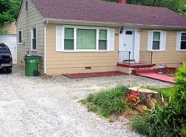 Spacious 3 Bedroom House Available Now. in Richmond, VA (Photo 2 of 5)