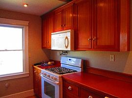 Very Well Maintained Single Family Home in Worcester, MA (Photo 3 of 4)