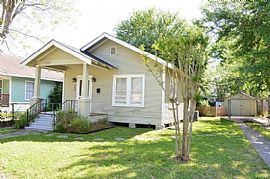 Adorable Bungalow in Houston, TX