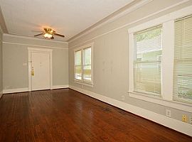 Adorable Bungalow in Houston, TX (Photo 2 of 5)