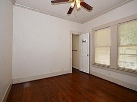 Adorable Bungalow in Houston, TX (Photo 4 of 5)