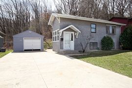 Clean and Well Kept Home Located in a Convenient and Quiet Neig in Saint Paul, MN