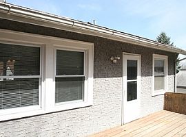 Clean and Well Kept Home Located in a Convenient and Quiet Neig in Saint Paul, MN (Photo 2 of 5)