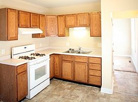 Clean and Well Kept Home Located in a Convenient and Quiet Neig in Saint Paul, MN (Photo 4 of 5)