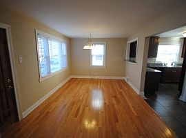 Located Near Beautiful Parks and Plenty of Shopping, Dining And in Chicago, IL (Photo 3 of 5)