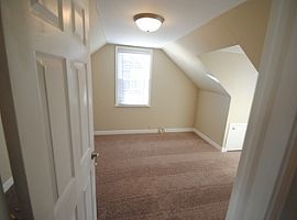 Located Near Beautiful Parks and Plenty of Shopping, Dining And in Chicago, IL (Photo 5 of 5)