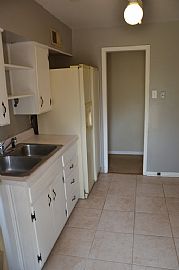 Beautiful 3 Bedroom, 1and 1/2 Bath Home in Memphis, TN (Photo 7 of 7)