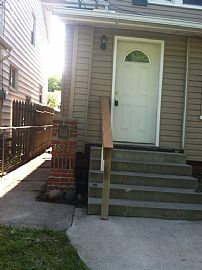 Beautiful 3 Bedroom Home in East Toledo in Toledo, OH (Photo 3 of 12)