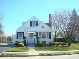 32 Palmer Ave, Cranston, Ri 02920 3 Bed 2 Bath Available  in Cranston, RI