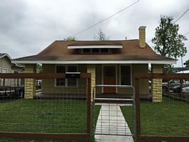 Charming 2 Bedroom 1 Bath Well Maintained House For Rent.  in Houston, TX