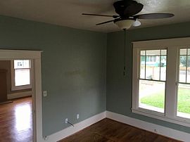Charming 2 Bedroom 1 Bath Well Maintained House For Rent.  in Houston, TX (Photo 4 of 8)