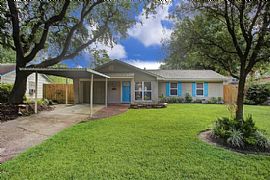 Cute-As-A-Button Shepherd Forest Home For Lease with Easy Acces in Houston, TX