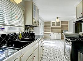 Cute-As-A-Button Shepherd Forest Home For Lease with Easy Acces in Houston, TX (Photo 4 of 11)