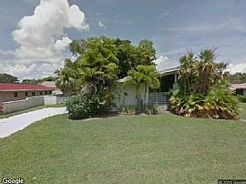 Great 1960 Contemporary with 3 Bedrooms, 2 1/2 Baths. New Kitch in Saint Petersburg, FL