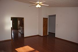 Wonderfully 3bedrooms 2baths 2car Garage in Springfield, IL (Photo 3 of 8)