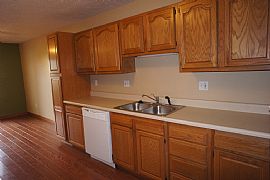 Wonderfully 3bedrooms 2baths 2car Garage in Springfield, IL (Photo 5 of 8)
