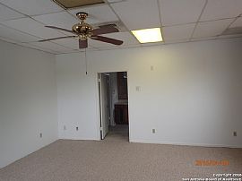 Amazing 4bedroom 2 Bath Spacious Unique Home in Alamo Height in San Antonio, TX (Photo 9 of 11)