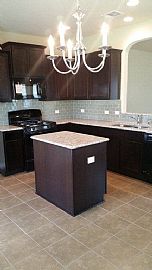  Single-Family House with 3 Bedrooms and 2 Baths in San Marcos, TX (Photo 2 of 7)