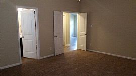  Single-Family House with 3 Bedrooms and 2 Baths in San Marcos, TX (Photo 3 of 7)
