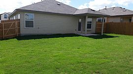  Single-Family House with 3 Bedrooms and 2 Baths in San Marcos, TX (Photo 6 of 7)