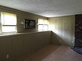 3 Bed, 1.0 Bath, 1238 Sqft, $1000 in Barrington, RI (Photo 10 of 10)