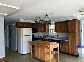 3 Bed, 1.0 Bath, 1238 Sqft, $1000 in Barrington, RI (Photo 3 of 10)