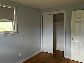 3 Bed, 1.0 Bath, 1238 Sqft, $1000 in Barrington, RI (Photo 7 of 10)