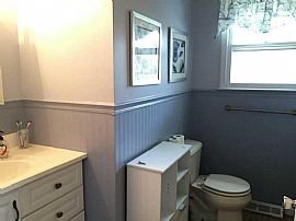 3 Bed, 1.0 Bath, 1238 Sqft, $1000 in Barrington, RI (Photo 8 of 10)