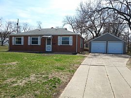 This Cute 3 Bedroom House Has Many New Updates. in Marquette Heights, IL