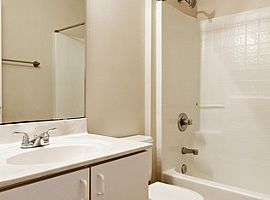 Amazing 3bedrooms and 2 Baths in a Very Peaceful Environment  in Jacksonville, FL (Photo 7 of 10)