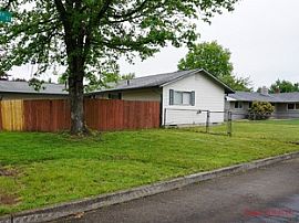  Freshly Remodeled Home 3 Bedrooms and 1 Bath Peaceful in Gresham, OR (Photo 2 of 9)