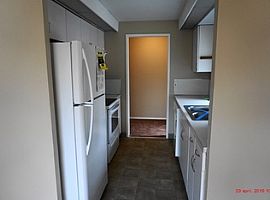  Freshly Remodeled Home 3 Bedrooms and 1 Bath Peaceful in Gresham, OR (Photo 4 of 9)