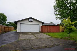  Freshly Remodeled Home 3 Bedrooms and 1 Bath Peaceful in Gresham, OR (Photo 7 of 9)