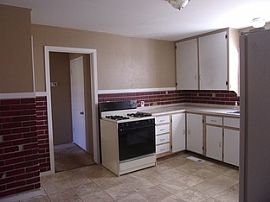 Large 2 Bedroom , 1 Bath Home with 2 Extra Living Areas. in Tulsa, OK (Photo 9 of 10)