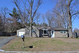 3 Bedroom Completely Updated Rental in Convenient Location.  in Springfield, MA