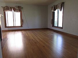 Home Details For 425 W 1st Ave in Cheyenne, WY (Photo 5 of 12)