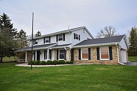 Home Details For 7977 S 100th St in Franklin, WI