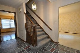 Home Details For 7977 S 100th St in Franklin, WI (Photo 4 of 12)